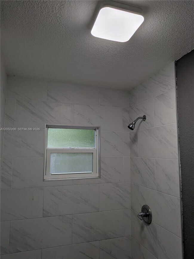 Foto del edificio - 5836 Mayo St