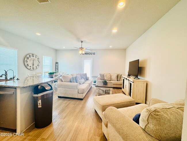 Foto del edificio - 7478 Shadow Lake Dr