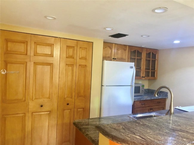 Building Photo - 6478 Miami Lakes Dr
