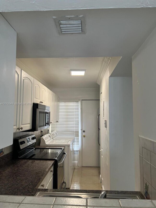 Foto del edificio - 9210 Fontainebleau Blvd