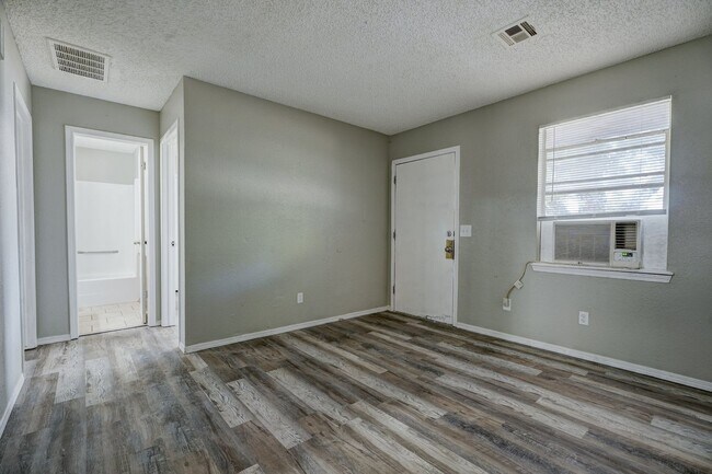 Foto del edificio - 2 bed, 1 bath apartment in noble, ok