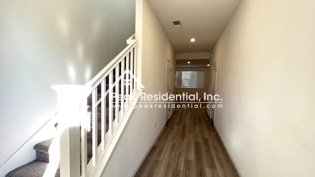 Foto del edificio - Newer 4bd/2.5ba Folsom Home with 2 Car Garage