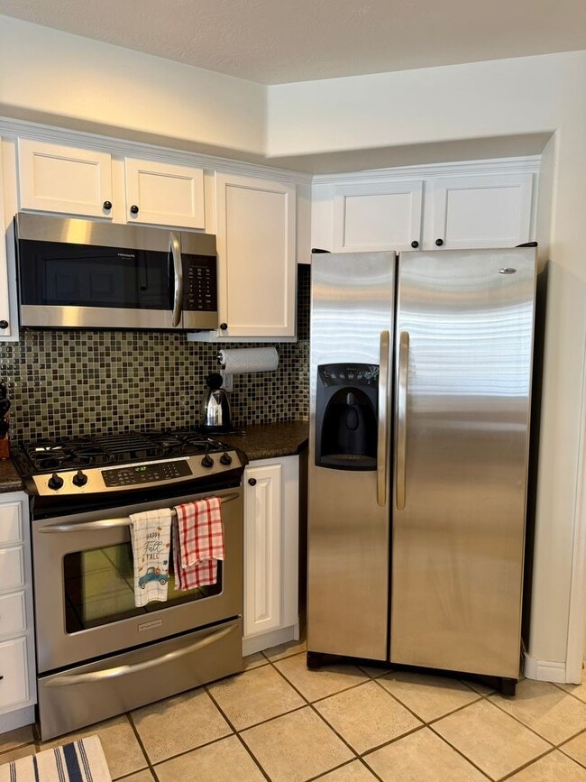 Building Photo - Townhouse within Walking Distance of Downtown Sugarhouse