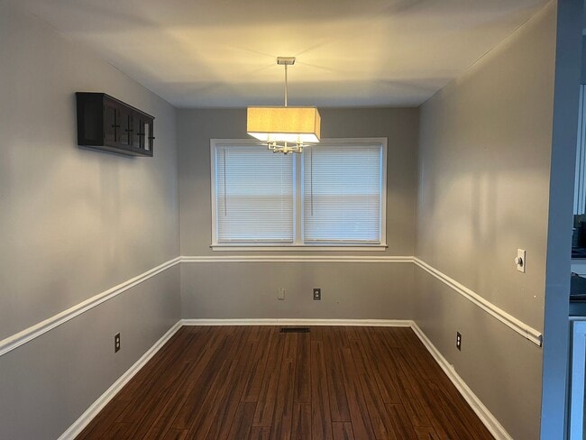 Building Photo - 5912 Pine Tree Ct