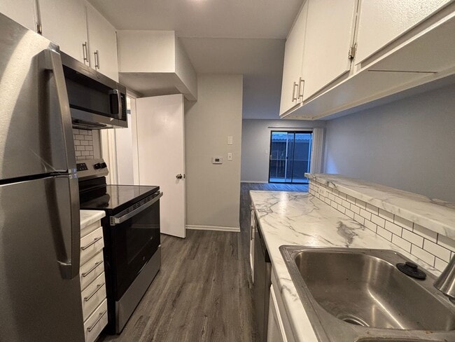 Interior Photo - 951 S. Oxford