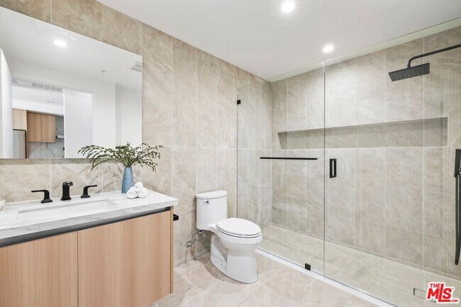 Building Photo - 1463 1/2 S Beverly Dr