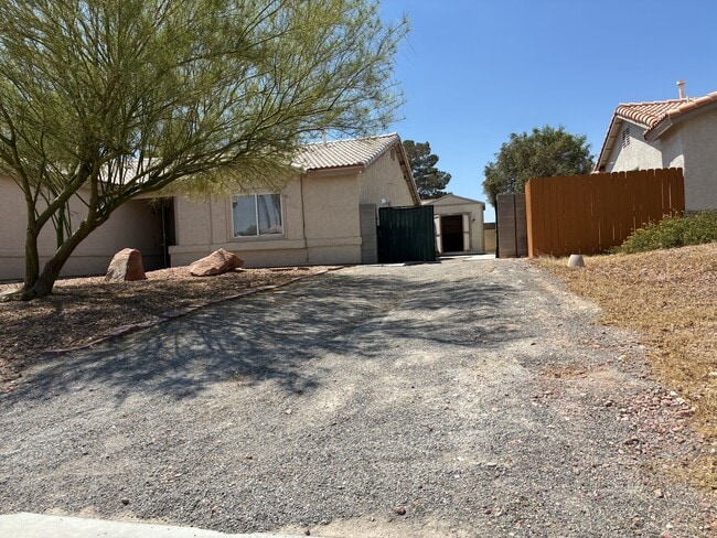Building Photo - 3001 Johannan Ln