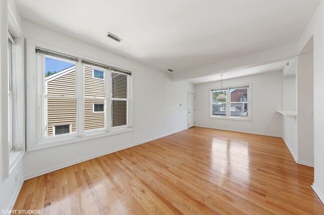 Foto del edificio - 1323 W George St
