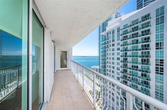 Building Photo - 1200 Brickell Bay Dr