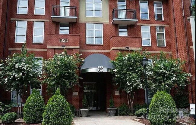 Foto del edificio - 1320 Fillmore Ave