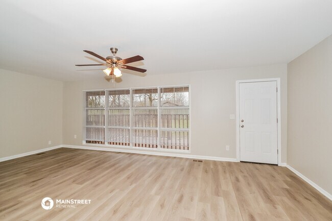 Building Photo - 8691 Bobolink Dr