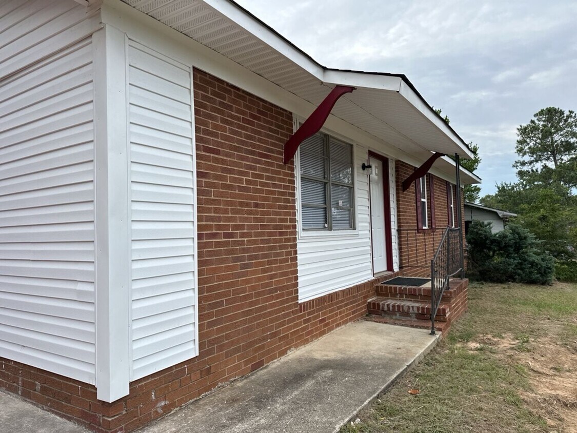 Primary Photo - Spacious 3 bedroom, 1.5 bathroom in Georgetown South Subdivision