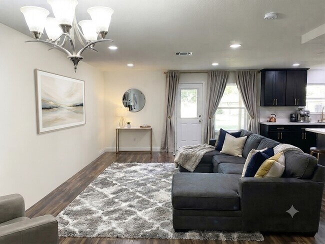 Building Photo - 12910 Almeda Crossing Ct