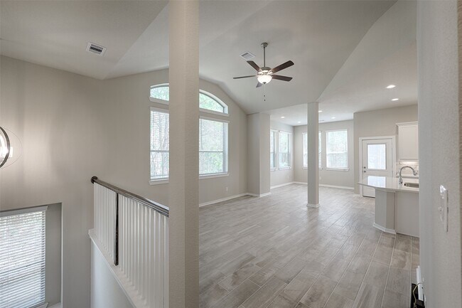 Building Photo - 115 Handley Dr