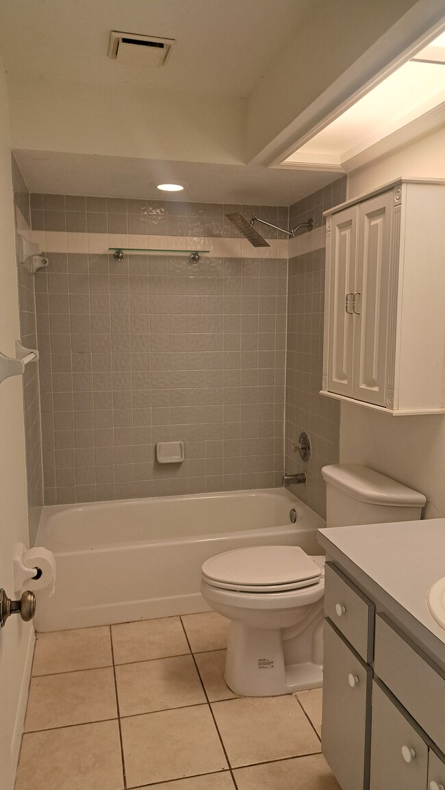 Bathroom - 810 Druid Pl