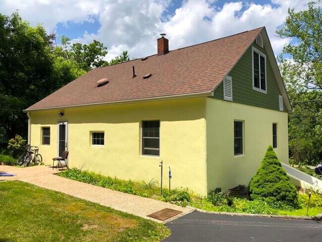 Foto del edificio - Four Bedroom House just outside Blacksburg