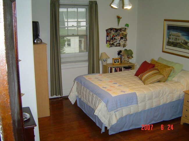 Building Photo - 2 Bedroom Apartment in Heart of Oakley