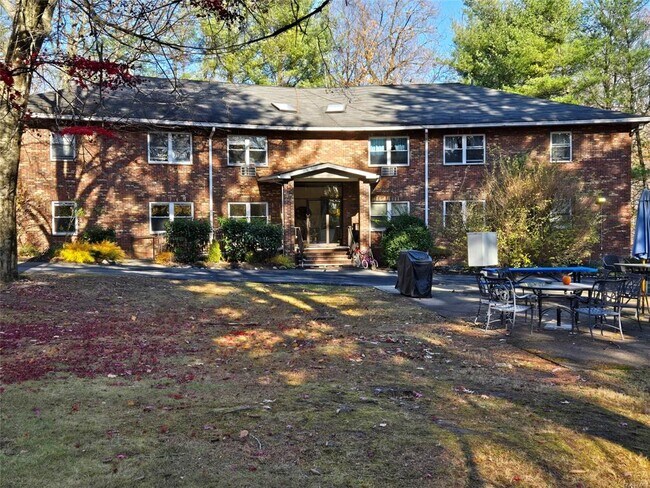 Building Photo - 119 Crooked Hill Rd