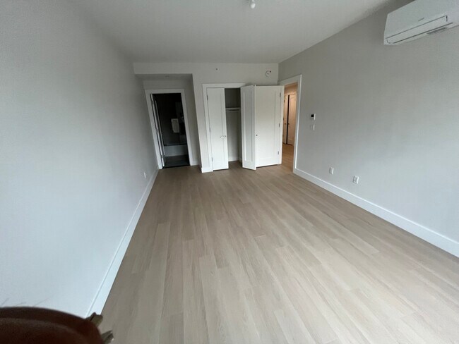 Foto del edificio - 77-63 Vleigh Pl