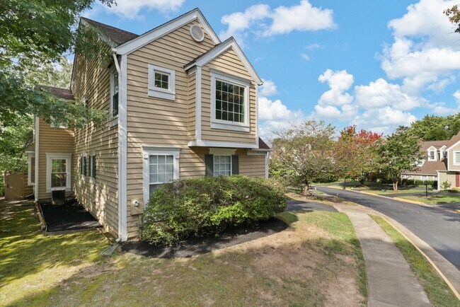 Building Photo - 1503 Deer Point Way