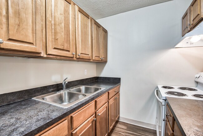 Building Photo - Forrest Bluff Apartments
