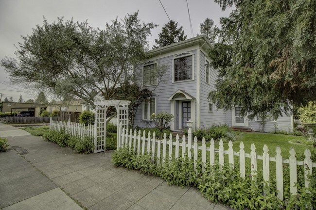 Foto del edificio - 829 Saint Helena Ave
