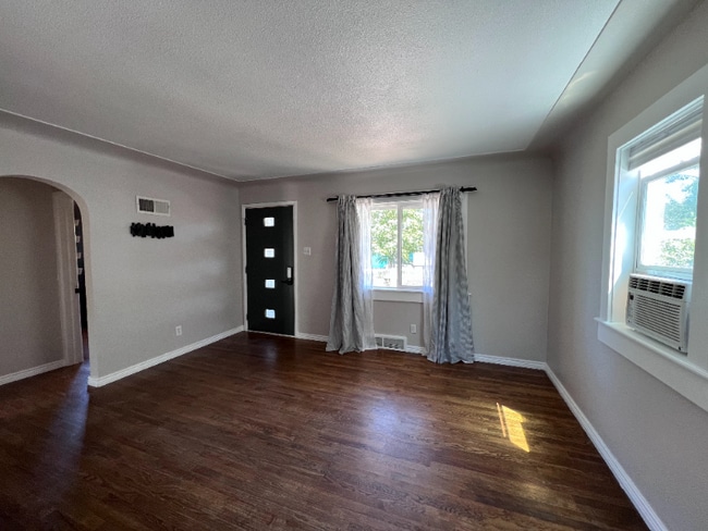 Building Photo - 629 Quitman St