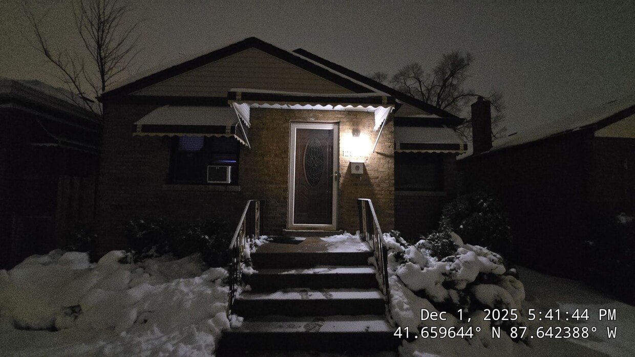 Building Photo - 12871 S Green St