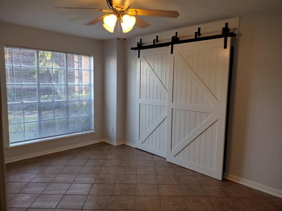 Foto principal - 12200 Overbrook Ln