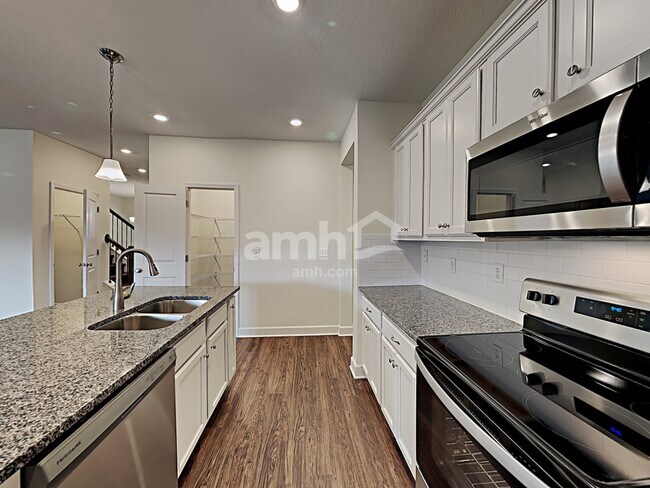 Foto del edificio - 5927 Hampton Creek Rd