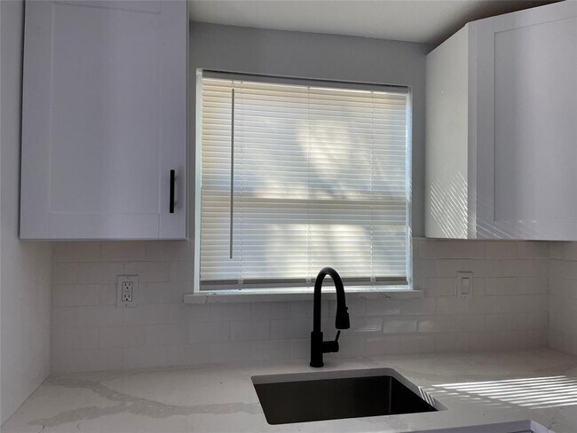 Building Photo - 4613 Plaag St