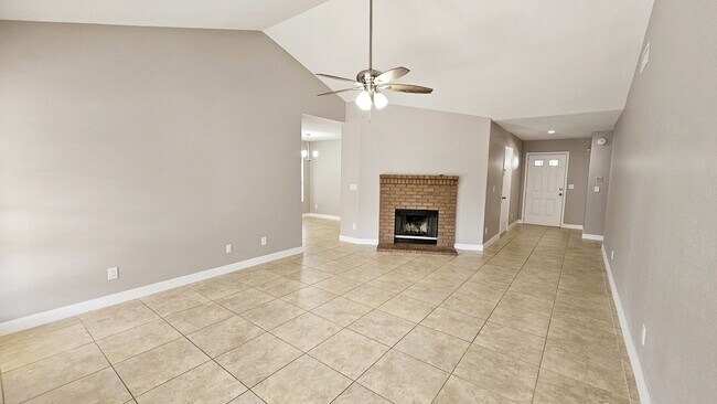Building Photo - $500 off First Months Rent! Newly Renovate...