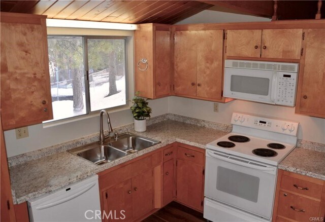 Building Photo - 31587 Circle View Dr
