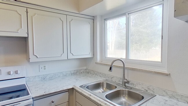 Building Photo - 4673 Holland St