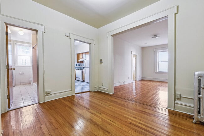 Building Photo - 480 Clifton Ave