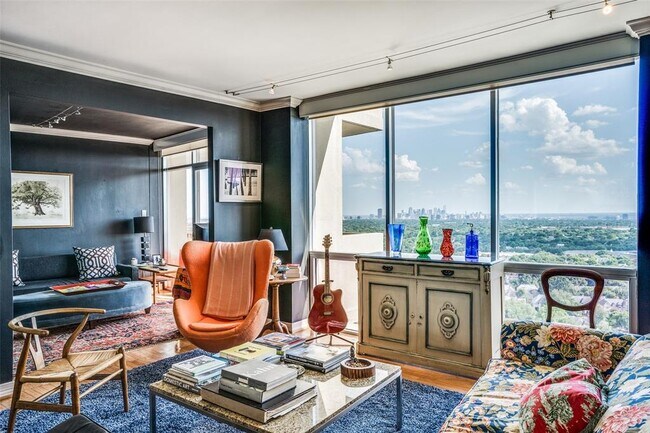 Foto del edificio - 6211 W Northwest Hwy