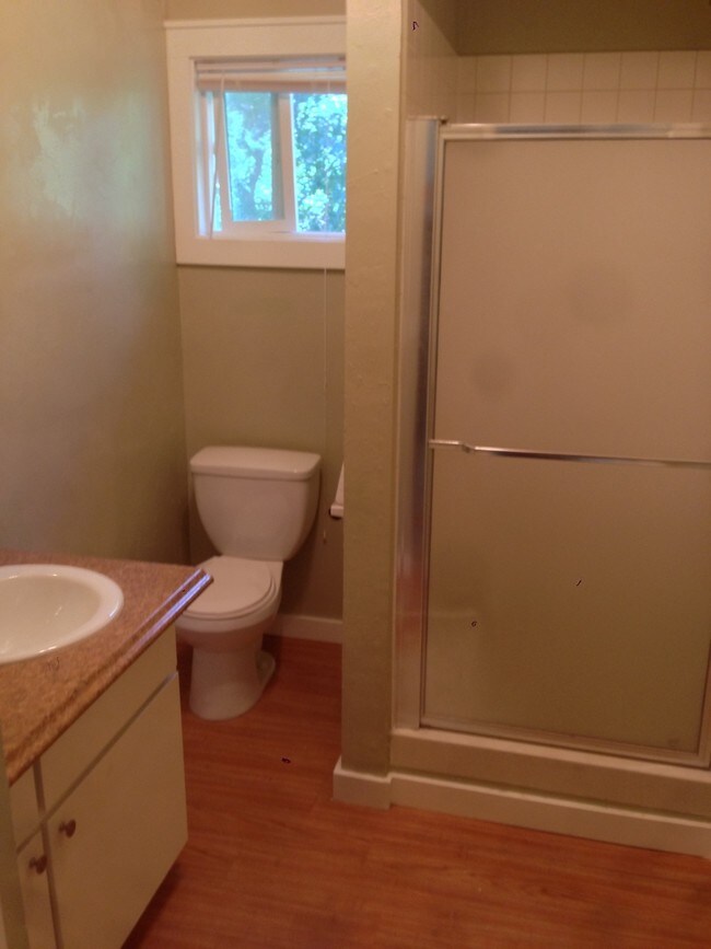 1636 Pine St Unit 3, Oroville, CA 95965 Room for Rent in Oroville