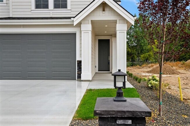 Foto del edificio - BRAND NEW HOME!!  4 Bedrooms, 3 Baths, Large Open Floor Plan!  Perfect Location, Must See!