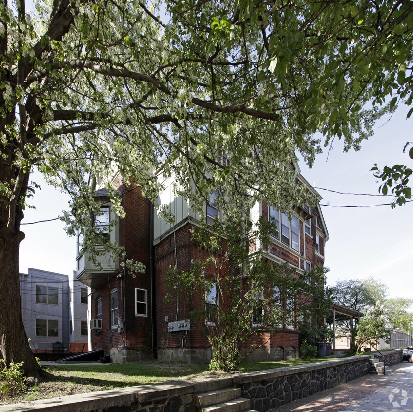 Building Photo - 3320 Arch St