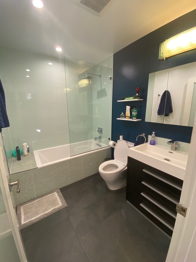 Building Photo - 18003 Tiara St