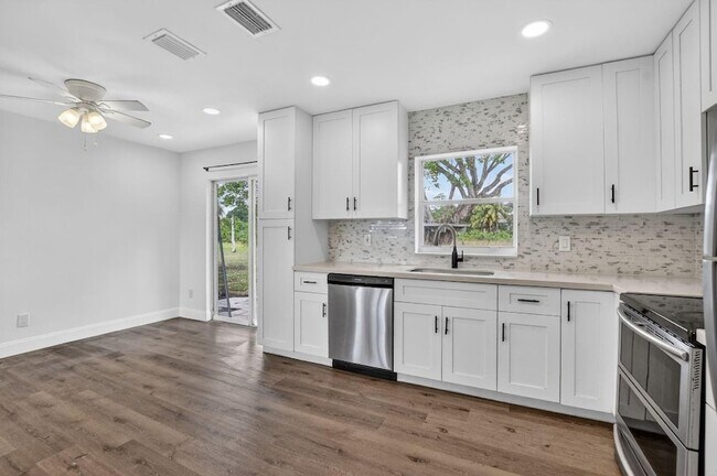 Foto del edificio - 291 NW 7th Ct