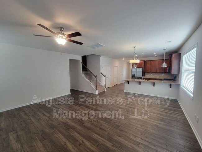 Foto del edificio - 166 Luxborough Ct