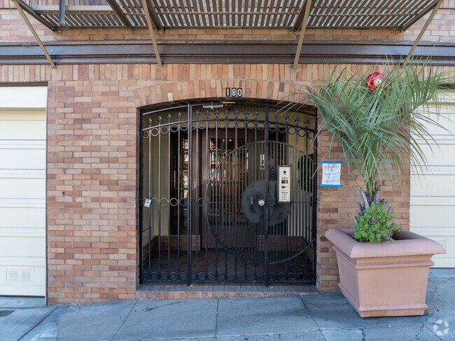 Entrada principal - 180 Dolores St