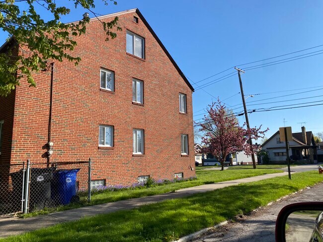 Foto del edificio - 3614 Warren Rd