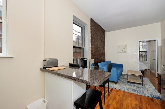 Foto del edificio - 348 E 34th St