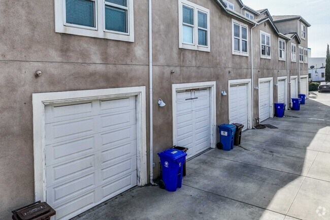 Alternar - 5114 Wall Ave