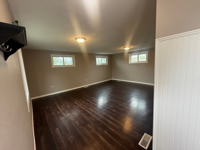 Living room - 825 Highland Ave