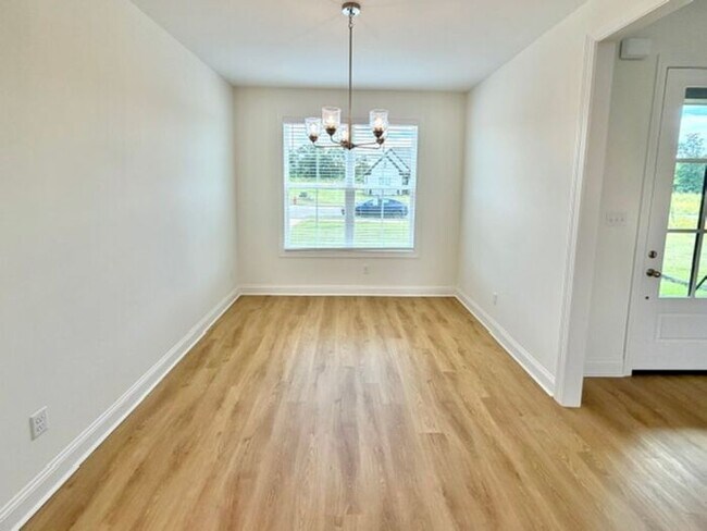 Foto del edificio - OPEN HOUSE! Now Leasing a Brand New 4 bedroom 2.5 bath home in Oakland.