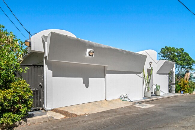 Building Photo - 1640 MOUNTCREST Ave
