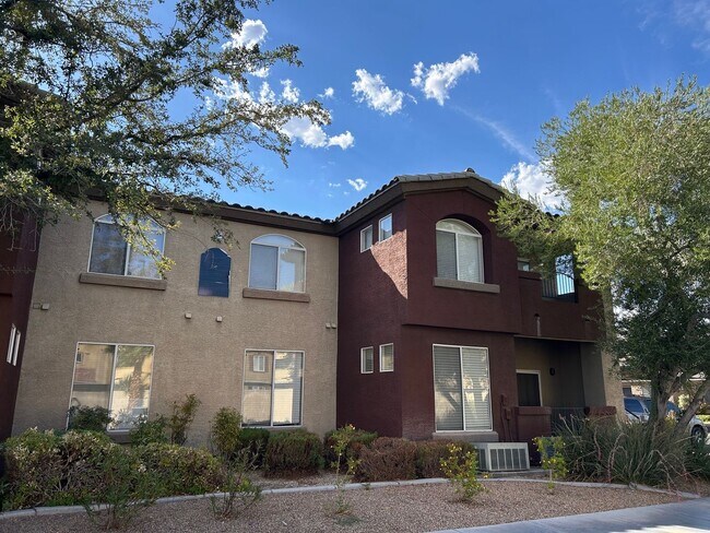 Building Photo - 2 BEDROOM / 2 FULL BATHROOMS LOCATES ON JO...